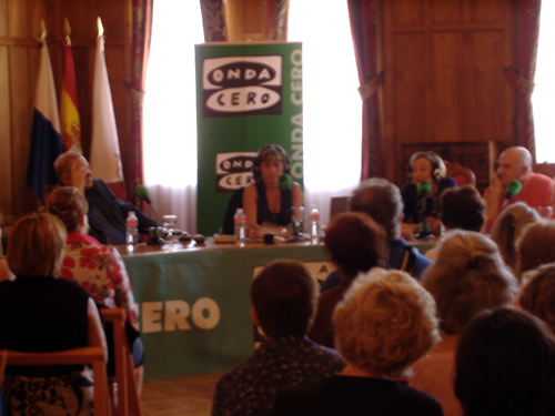 Julia Otero con los miembros de su gabinete durante el programa
