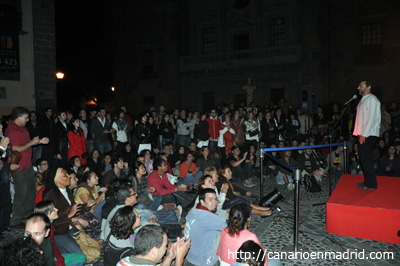 El público escucha atentemente una de las historias de Juan Manuel Garzón.