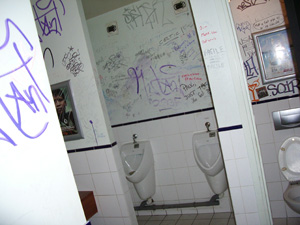 Tatoo Toilettes (Morguefile)
