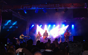 Concierto de Los Secretos Vista general del escenario.