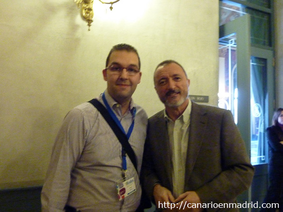 Con Arturo Pérez-Reverte