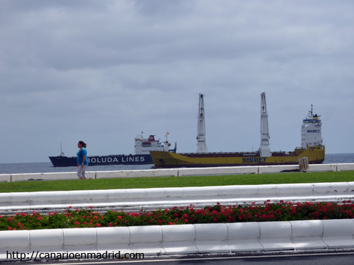 Barcos fondeados en la Bahía Barcos fondeados en la Bahía