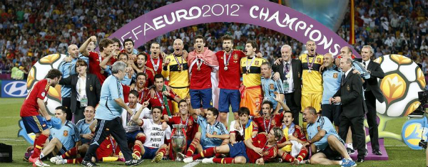 Foto de familia de los ganadores de la Eurocopa 2012